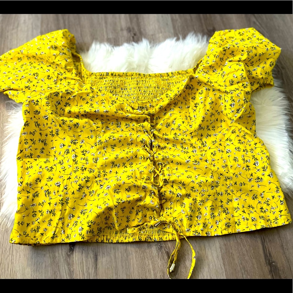 Cute lace up crop top!